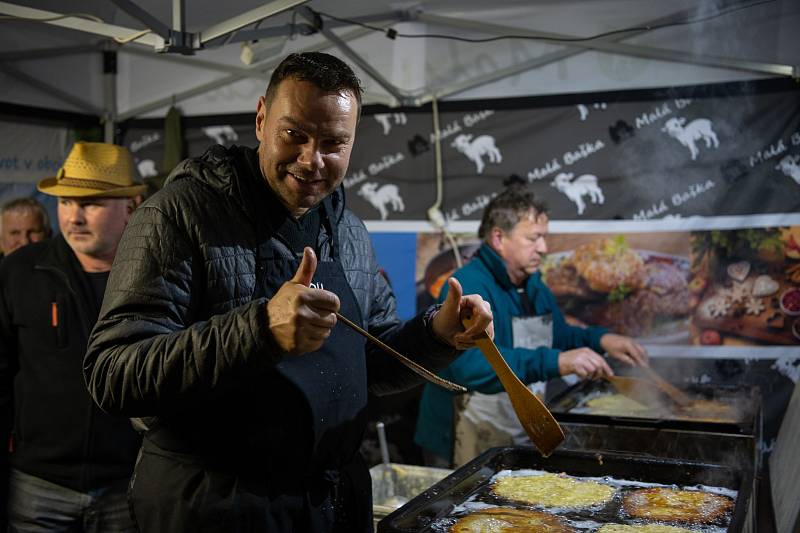 Světelná show, adventní atmosféra a vystoupení v Bašce.