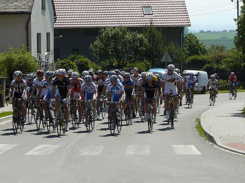 Na start jubilejního 10. ročníku Velkopolomských okruhů se v osmi kategoriích postavilo celkem 186 cyklistů.