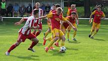 Divizní fotbalisté frýdlantského BFK (červenožluté dresy) porazili na vlastním hřišti Brumov 2:1.