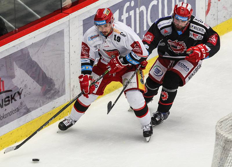 Třinec - Hradec Králové. Semifinále play-off.