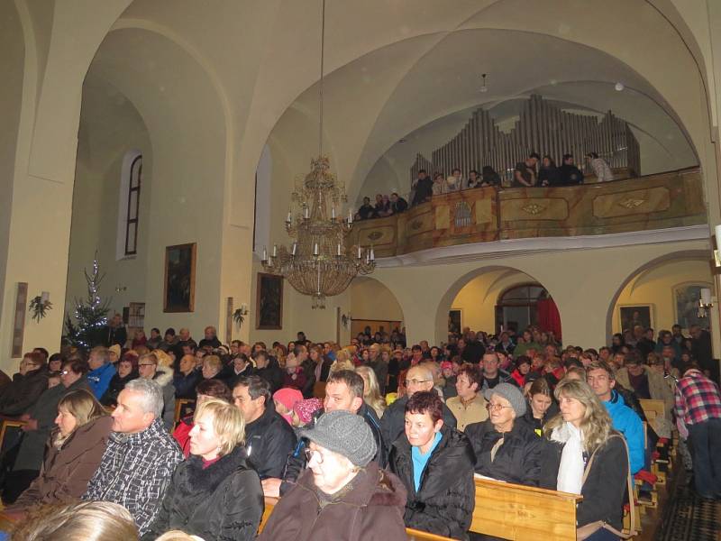 V Dobré lidé viděli všechny důležité obrazy z biblického příběhu, který popisuje narození Ježíše Krista. 