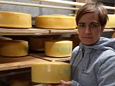 Markéta Menšíková vyrábí sýry na farmě Menšík v Kunčicích pod Ondřejníkem.