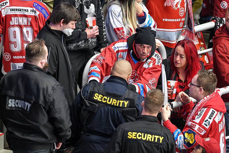 Utkání 23. kola hokejové extraligy: HC Oceláři Třinec - HC Vítkovice Ridera, 7. října 2021 v Třinci. Fanoušci Třince.