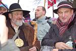 Laši oslavili Silvestr tradičně 31. prosince už v pravé poledne na Čupku v Metylovicích.