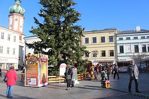 Adventní městečko na náměstí Svobody v Místku. Rok 2019.