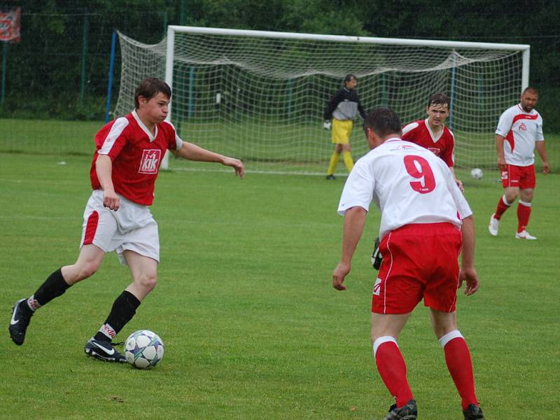 V souboji dvou nejlepších celků frýdecko-místecké okresní soutěže se z vítězství radovali nakonec hostující fotbalisté ze Smilovic, kteří zdolali Lískovec překvapivě vysoko 3:0. 