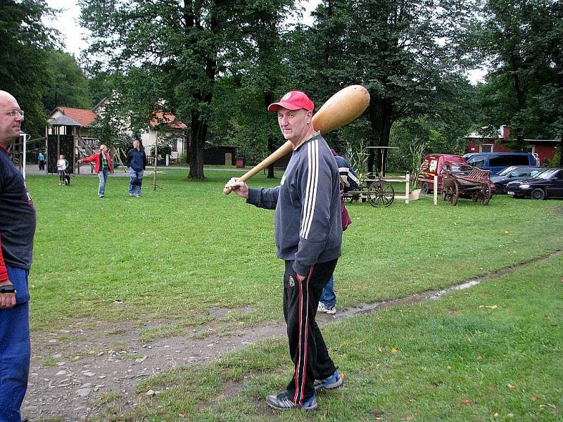 Velkou zábavu pro děti i dospělé nabídla v sobotu 28. srpna od deseti hodin akce Lašské olympijské hry, která se oficiálně poprvé uskutečnila na hřišti na Kamencu v Hodoňovicích u Bašky.