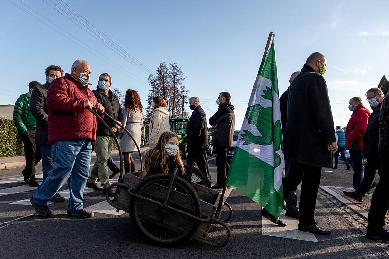 V Žabni se uskutečnila 19. listopadu 2020 protestní akce za zrušení dálničního poplatku na silnici D56 mezi Frýdkem-Místkem a Ostravou.