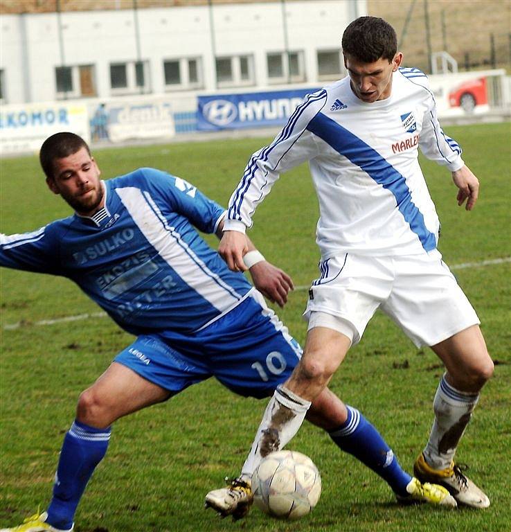 Fotbalisté Frýdku-Místku se protrápili k těsné výhře 1:0 nad týmem Zábřehu a dostali se už do čela třetiligové tabulky.