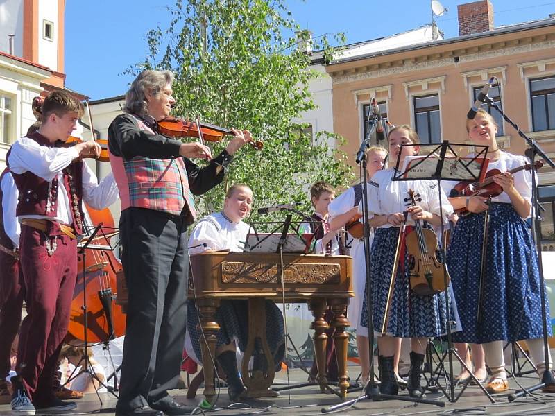 Mezinárodní folklorní festival ve Frýdku-Místku. 