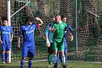 Dobratičtí fotbalisté (v modrých dresech) nadějné dvoubrankové vedení v Datyni nakonec neudrželi. Gól na 2:2 inkasovali v nastaveném čase.