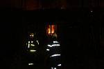 Šest jednotek hasičů zasahovalo ve středu večer v Hnojníku u požáru staršího a neobydleného přízemního rodinného domku se sedlovou střechou. Při požáru nebyl nikdo zraněn, škoda na objektu činí předběžně zhruba půl milionu korun.