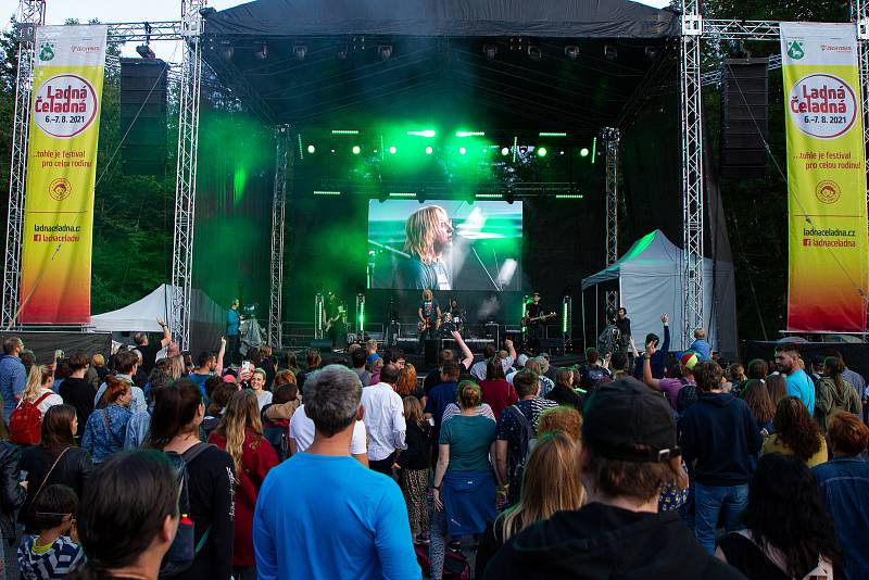 První den festivalu Ladná Čeladná se konal 6. srpna 2021. Na snímku vystoupení kapely Vypsaná fiXa.