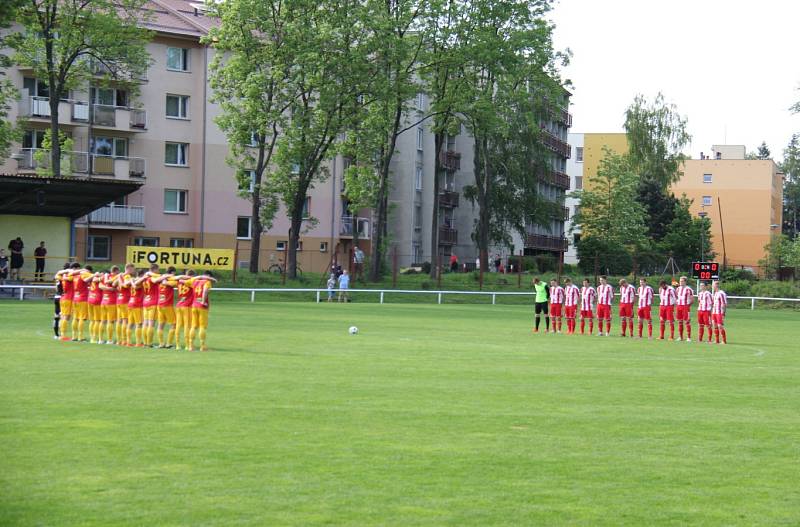 Divizní fotbalisté frýdlantského BFK (červenožluté dresy) porazili na vlastním hřišti Brumov 2:1.