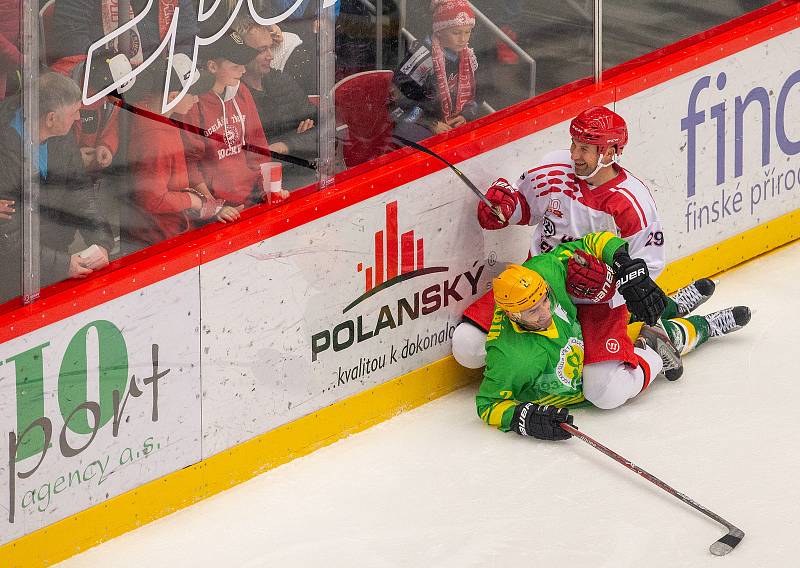 Exhibiční utkání legend v repríze finále z roku 1998 mezi HC Železárny Třinec - Petra Vsetín, 8. listopadu 2019 v Třinci. Zleva Radim Tesařík a Jan Peterek.