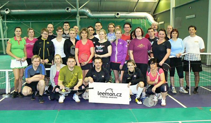 Čtvrtý turnaj smíšených amatérských dvojic Leemon badminton cup.