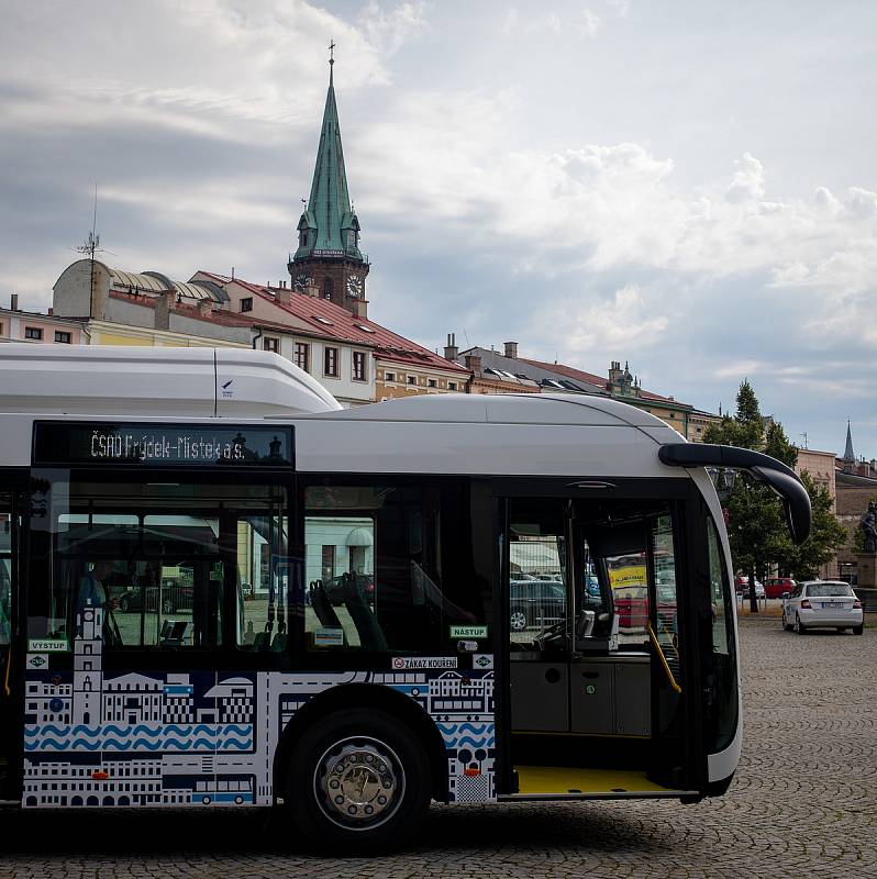 Ilustrační foto z představení nových nízkoemisních autobusů SOR NSG 12m s pohonem na CNG ve Frýdku-Místku, červenec 2020.
