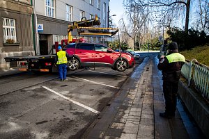 Městská policie zasahuje při blokovém čištění ulice Jiráskova, 26. března 2024, Frýdek-Místek.