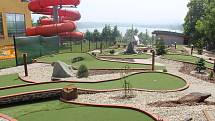 U přehrady Olešná láká k návštěvě nový adventure minigolf.