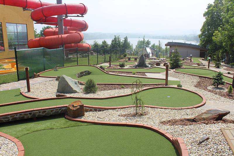 U přehrady Olešná láká k návštěvě nový adventure minigolf.