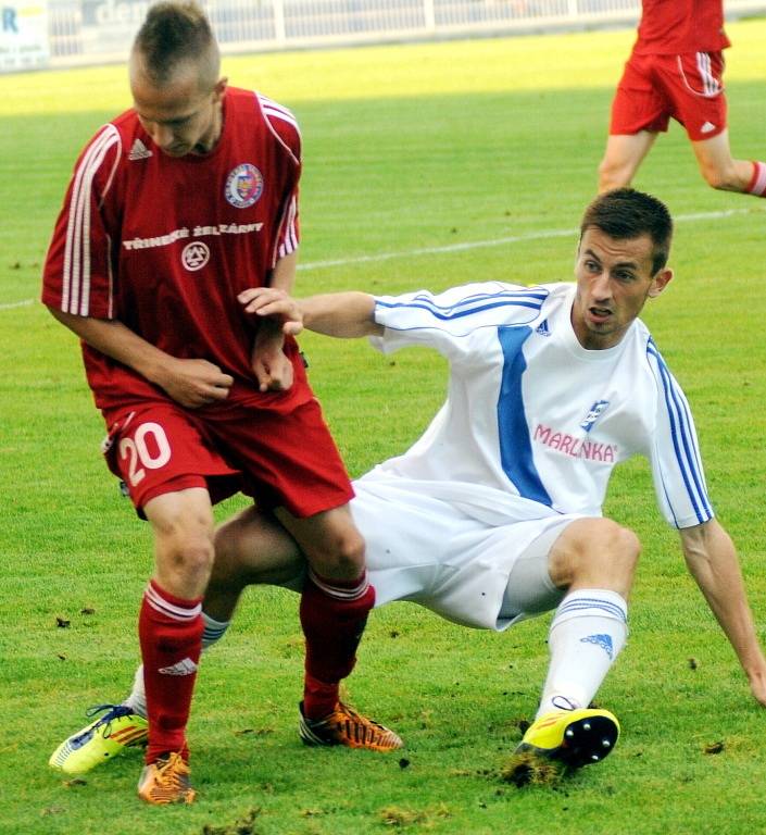 Derby utkání 2. kola Poháru České pošty dopadlo ve frýdeckých Stovkách lépe pro hosty z Třince. 