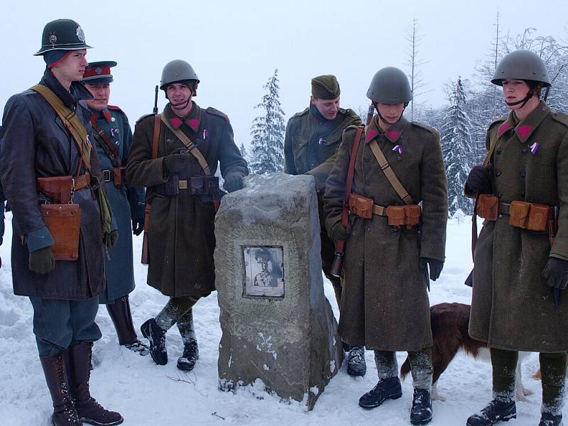 Na vrchu Polední v Bystřici byl v průběhu ledna obnoven poškozený památník armádního generála Josefa Šnejdárka. V neděli 27. ledna se pak na výzvu sešlo na vrcholu více než šedesát nadšenců různého věku.