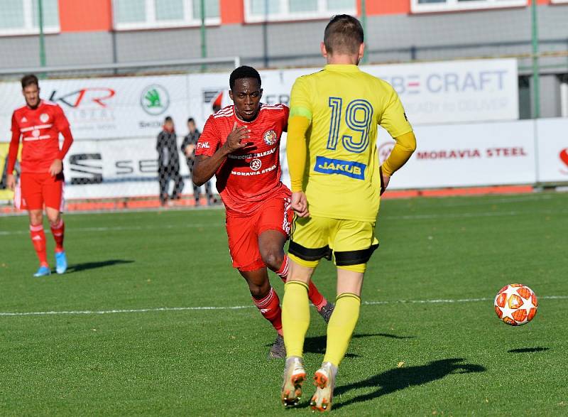 Třinec (v červeném) doma remizoval v podzimní derniéře s Varnsdorfem 1:1.