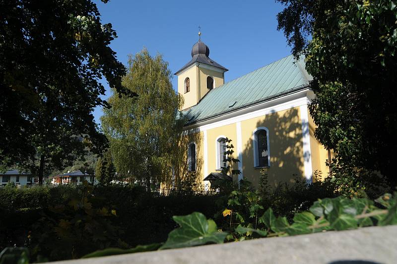 Kostel sv. Jana Nepomuckého v Čeladné.