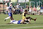 Fotbalisté Nových Sadů (ve žlutém) prohráli v poháru s Frýdkem-Místkem 0:1. 