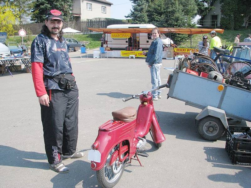 V Bašce v sobotu 10. dubna 2009 proběhla tradiční jarní motoristická burza náhradních dílů historických i současných automobilů i motocyklů. Na své si tu přišly stovky nadšených motoristů i sběratelů veteránů.