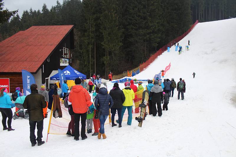 Přejezd přes bazén ve ski areálu Bílá.