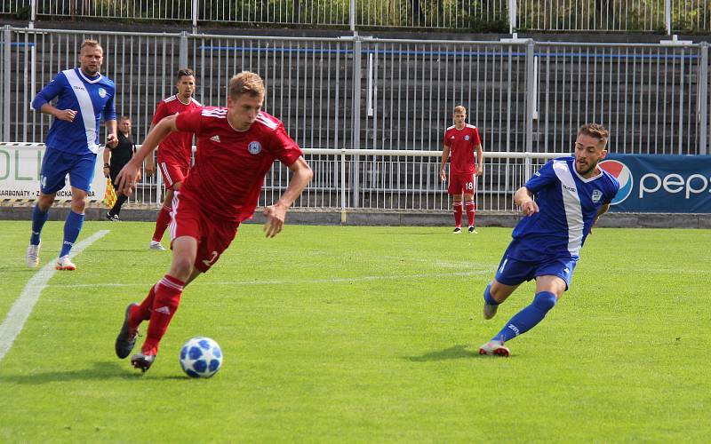 Třetiligoví fotbalisté MFK Frýdek-Místek (v modrém) porazili v úvodním kole rezervní celek prvoligové Sigmy Olomouc 3:1.