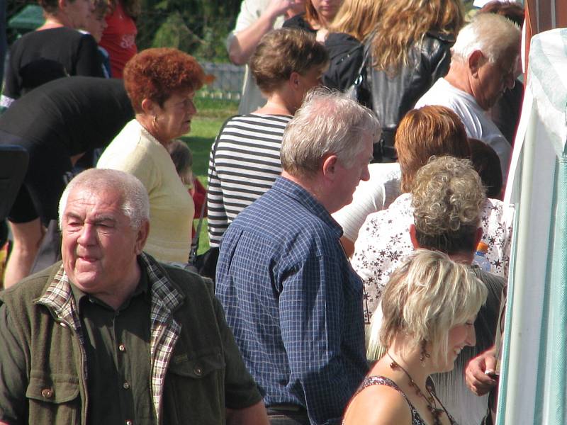 V Nošovicích v sobotu 30. srpna proběhly Nošovické slavnosti, při kterých se požehnalo novému hasičskému autu a vysvětily se boží muka.