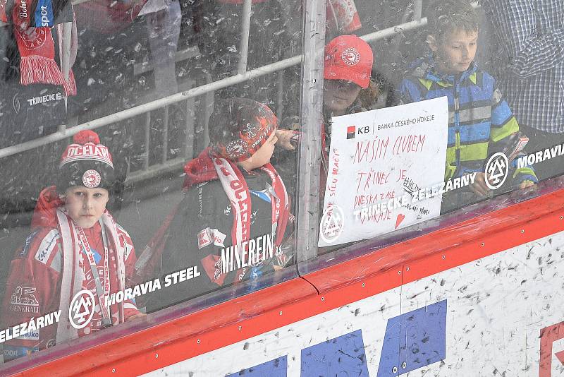 Semifinále play off hokejové extraligy - 2. zápas: HC Oceláři Třinec - BK Mladá Boleslav, 4. dubna 2022 v Třinci. Fanoušci.