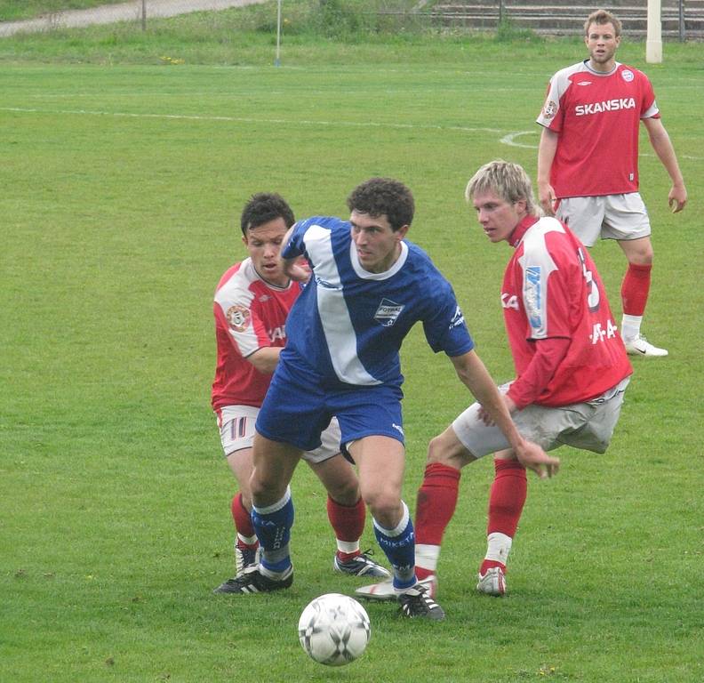 Třetiligoví fotbalisté Frýdku-Místku zvládli v krátkém sledu i druhé utkání na hřišti soupeře a z hřiště divizních Židenic, kde má svůj domovský stánek rezervní tým ligového Brna, si odvezli tři body.