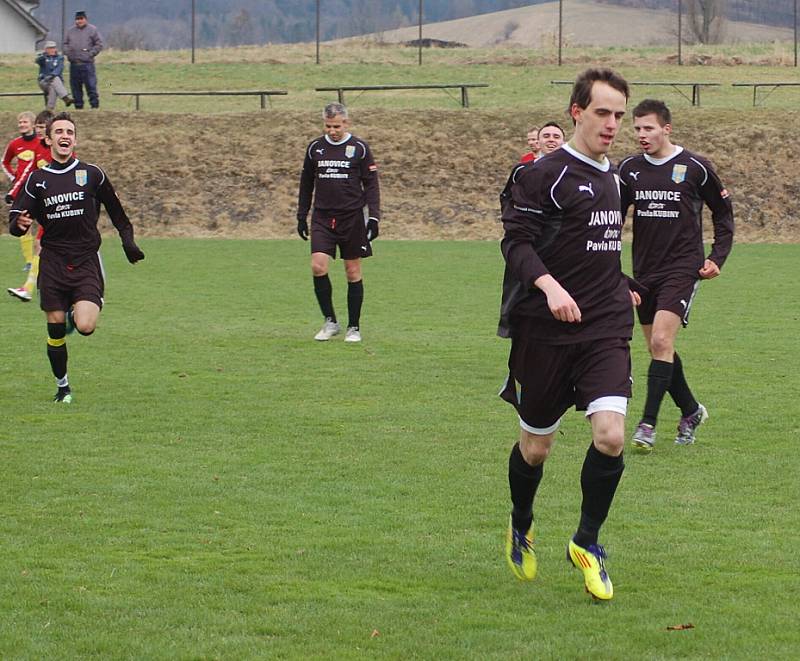 Derby mezi domácími Janovicemi a Frýdlantem přineslo sedm branek. Z výhry se ale nakonec radovali hosté z Frýdlantu (3:4). 