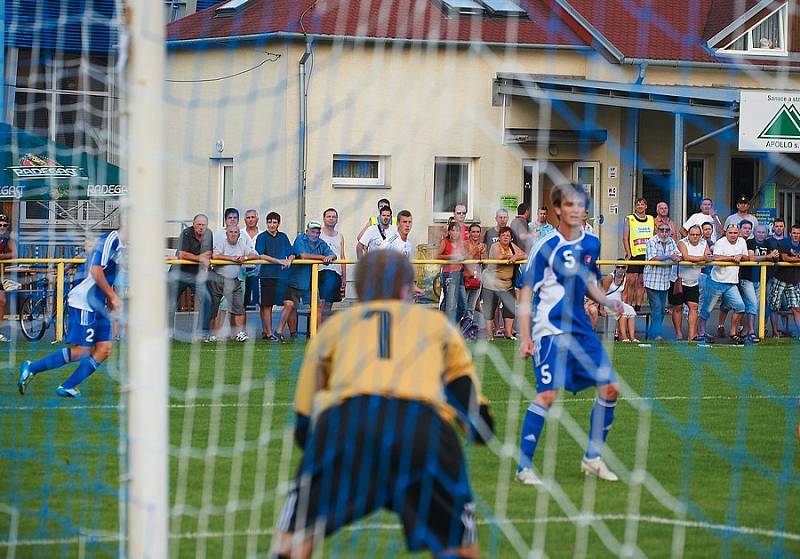 V souboji dvou reprezentačních výběrů fotbalistů do 18 let se nakonec z výhry nad Slovenskem radovali mladí Maďaři 1:0. 