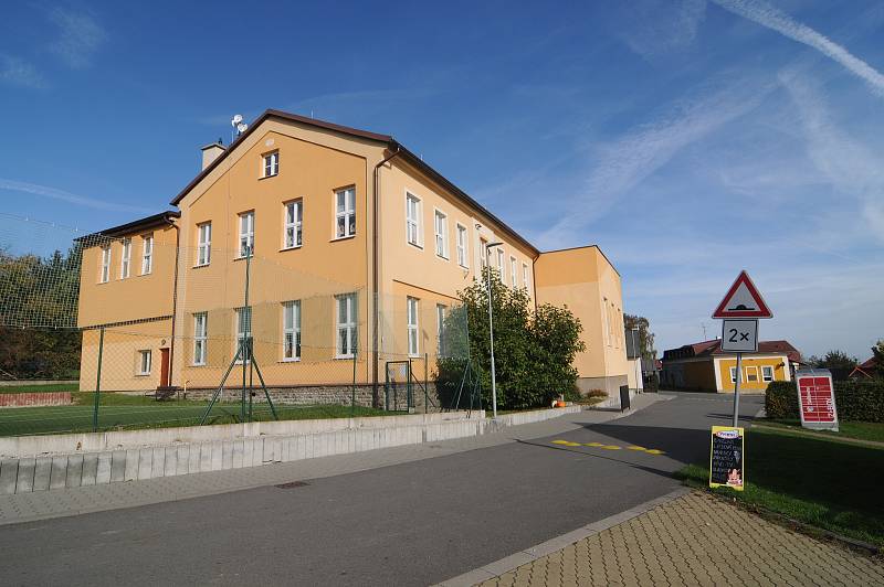 Základní škola v Pstruží.