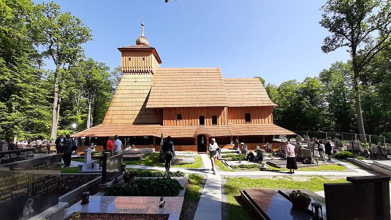 V neděli 6. června se konala slavnostní svěcení repliky dřevěného kostel v Gutech.