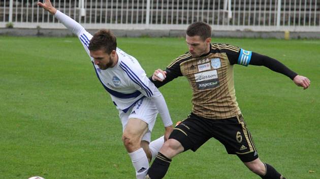 Valcíři nestačili v domácím prostředí na celek Znojma. Jihomoravané ve Stovkách zvítězili 2:0.