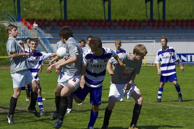 Nedělní fotbalový zápas brušperských dorostenců a jejich vrstevníků ze Staříče.