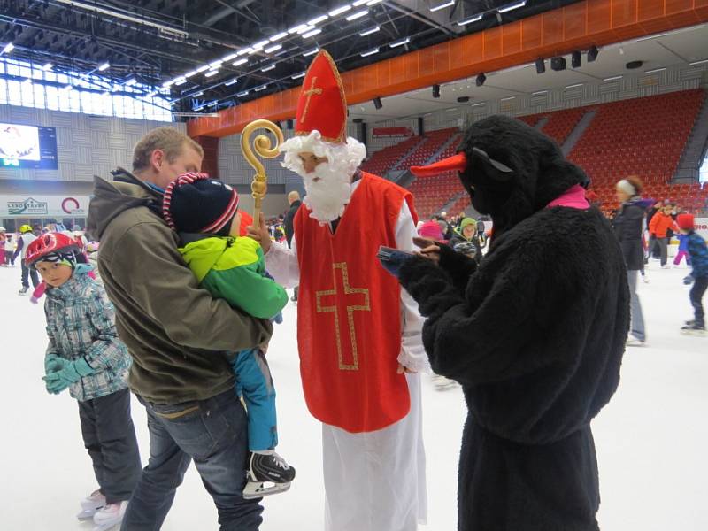 Akce s názvem Mikuláš na ledě se o víkendu konala v hale Polárka ve Frýdku-Místku.