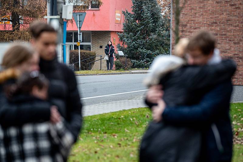 Pietní místo k uctění památky oběti násilného trestného činu v Bašce na Frýdecko-Místecku, 2. prosince 2022, Baška.