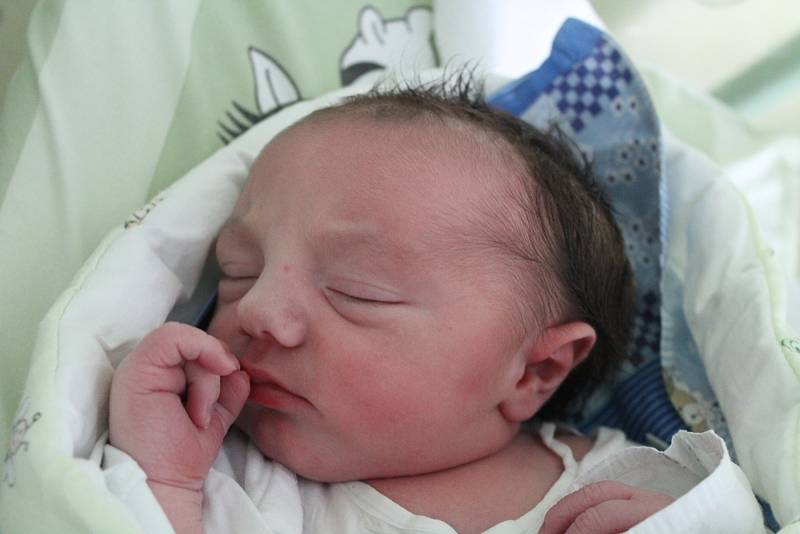 Oliver Košik, Vratimov, nar. 6.2., 49 cm, 3,7 kg, Nemocnice ve Frýdku-Místku.