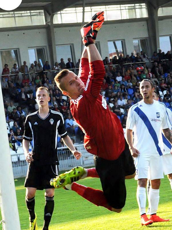 Fotbalisté Frýdku-Místku porazili na svém stadionu druholigového lídra ze Žižkova 1:0, když jedinou branku utkání vstřelil útočník Matúš.
