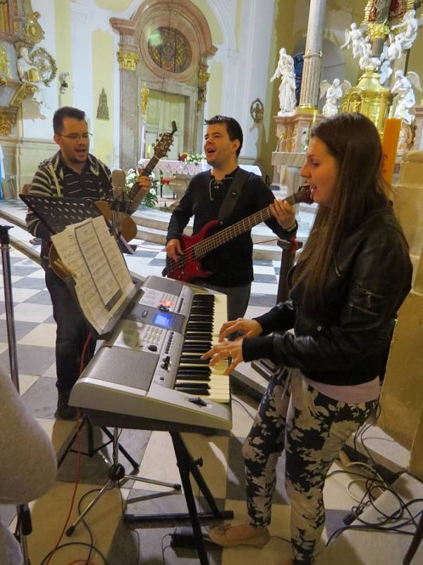 Mezi kostely, které byly v noci otevřené, nechyběla frýdecká Bazilika Navštívení Panny Marie ani sviadnovský kostel sv. Jana Nepomuckého.