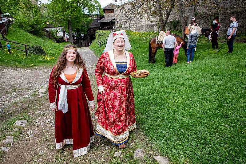 Hrad Hukvaldy a jeho okolí využili filmaři, kteří zde natáčeli historický film, 15. května 2021 Hukvaldy.