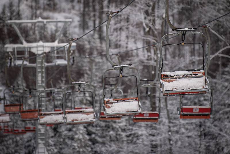 Turistická chata Severka a panorama Beskyd, 15. ledna 2021 v Dolní Lomné.