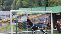 Divizní fotbalisté frýdlantského BFK (červenožluté dresy) porazili na vlastním hřišti Brumov 2:1.