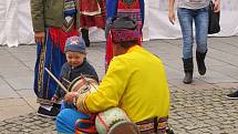 21. ročník Mezinárodního folklorního festivalu CIOFF/IOV ve Frýdku-Místku. Na snímku sobotní dění na místeckém náměstí Svobody.